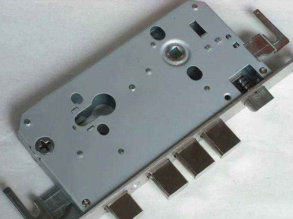 带岭24小时上门开锁公司